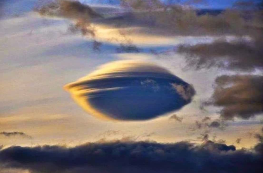 Lenticular cloud